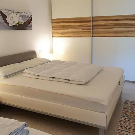 In Varazze Mit Garten Und Parkplatz By Interhome Lägenhet
