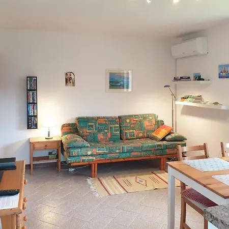 In Mit Garten Und Parkplatz By Interhome Apartman *