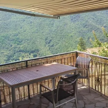 In Mit Garten Und Parkplatz By Interhome Apartman Varazze