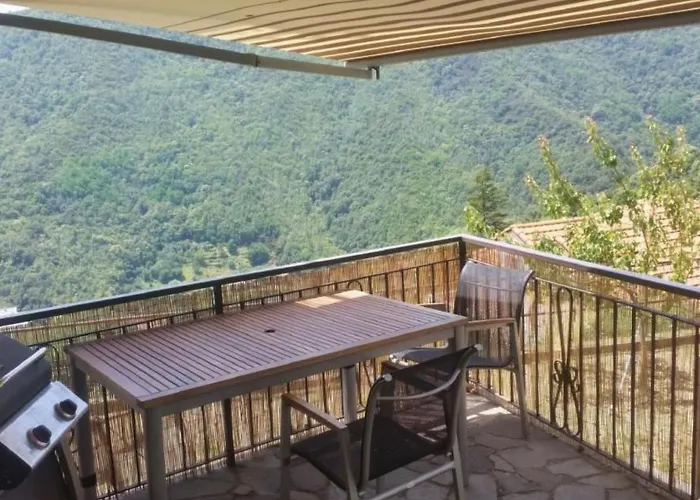 In Varazze Mit Garten Und Parkplatz By Interhome 아파트 바라체