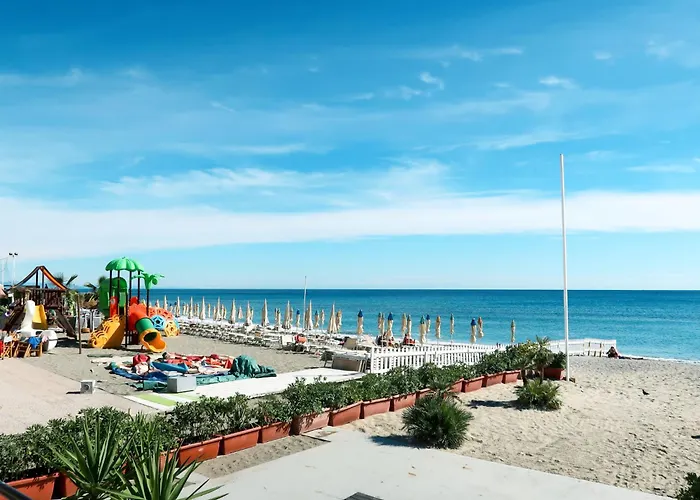 In Varazze Mit Garten Und Parkplatz By Interhome 아파트 *